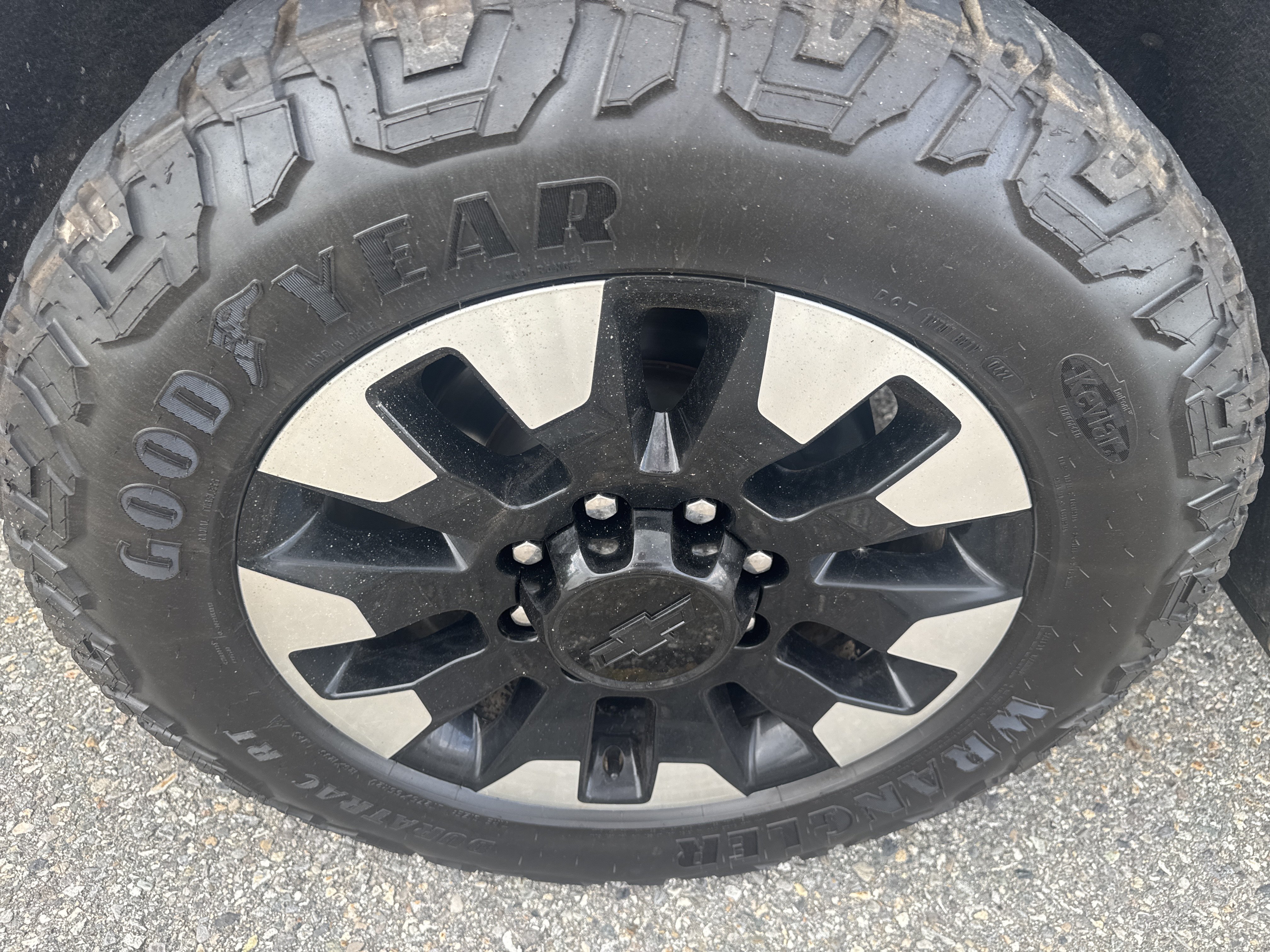Used 2020 Silver Ice Metallic Chevrolet LT image 9