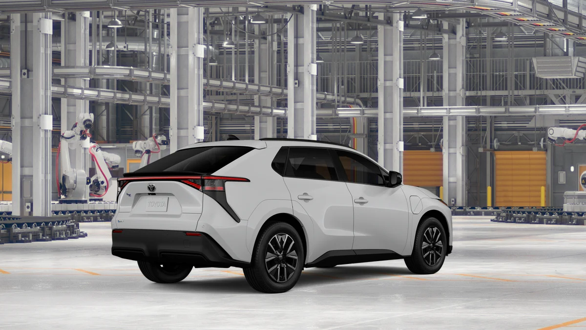 New 2027 Wind Chill Pearl Toyota XLE image 10
