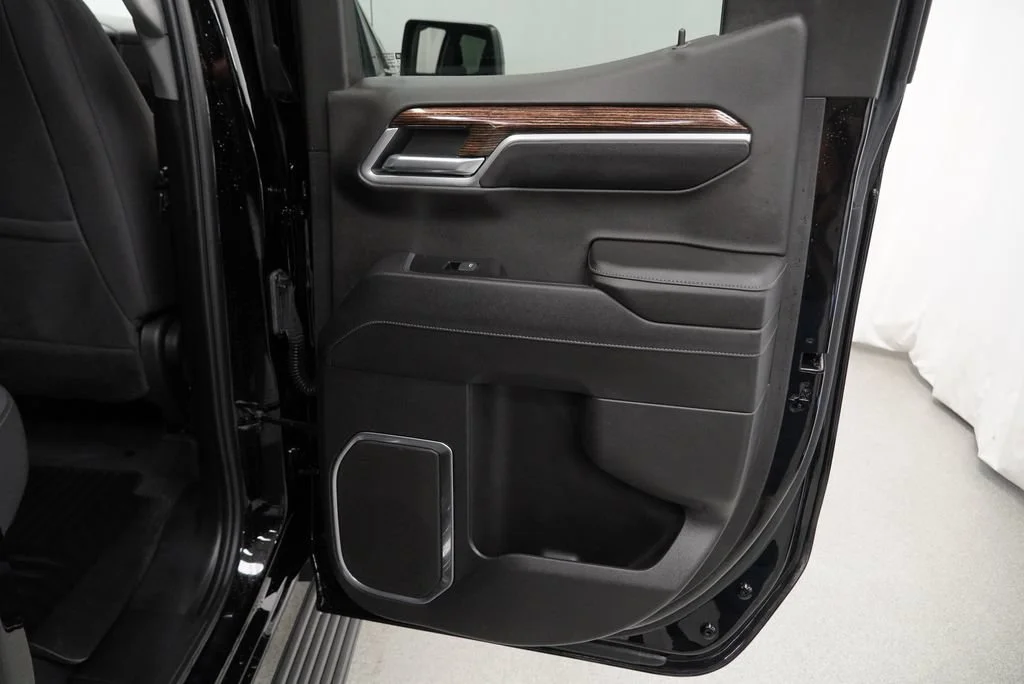 Used 2023 Onyx Black GMC Elevation image 29