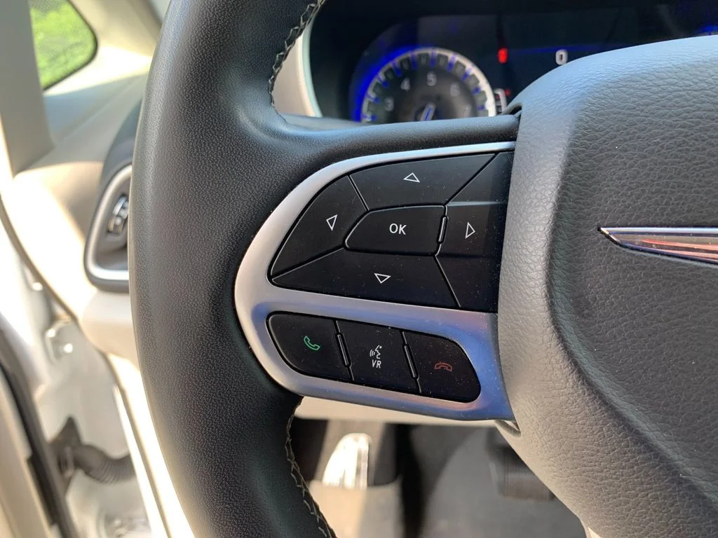 Used 2022 White Chrysler Touring L image 30