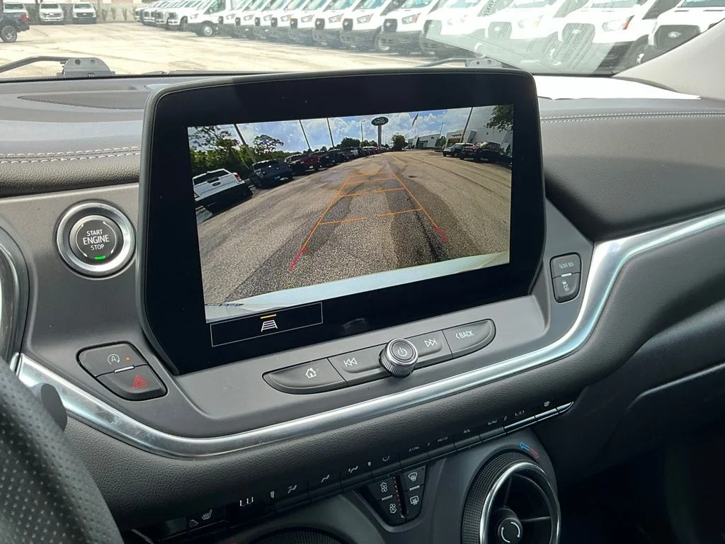 Used 2025 White Chevrolet LT image 30