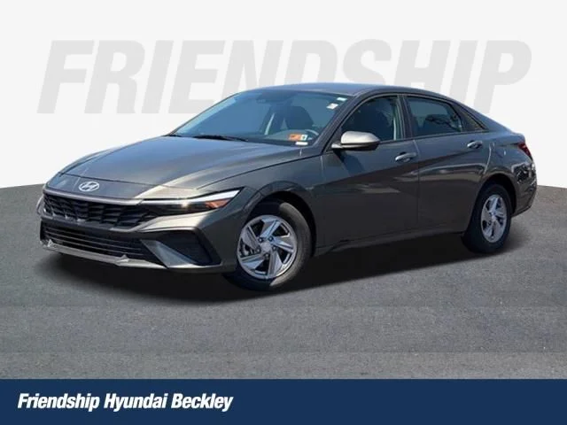 Used 2025 Gray Hyundai SE image 1
