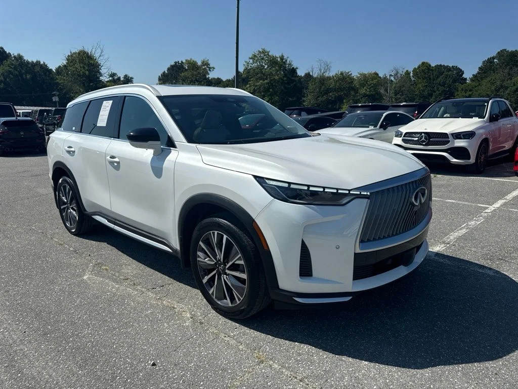 Used 2026 White INFINITI LUXE image 7