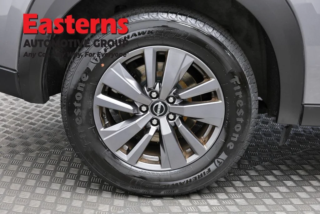 Used 2022 Gray Nissan SV image 31