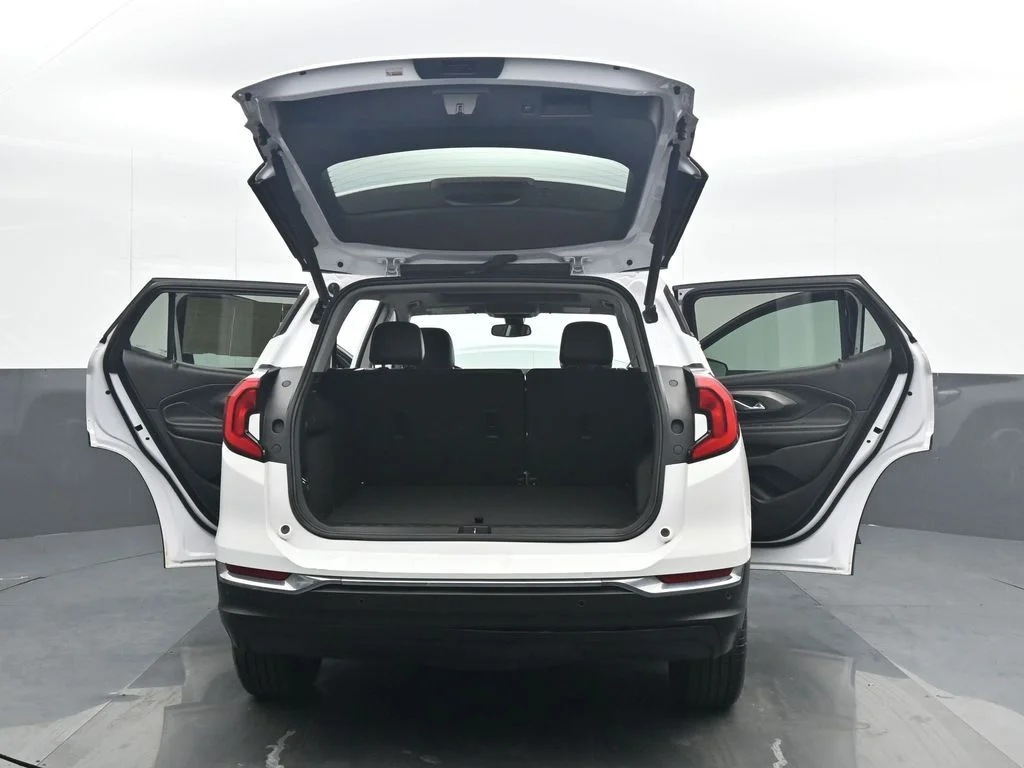 Used 2021 White GMC SLT image 35