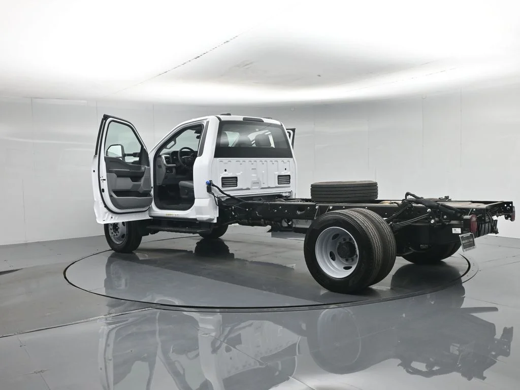New 2026 Oxford White Ford XL image 25