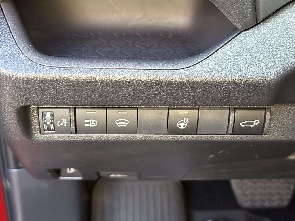 2023 Toyota RAV4 SE - Photo 21