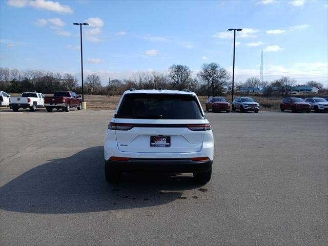 2026 Jeep Grand Cherokee Laredo - Photo 6