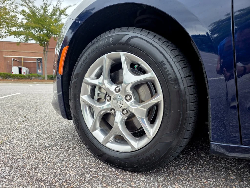 Used 2017 Blue Chrysler Limited image 32