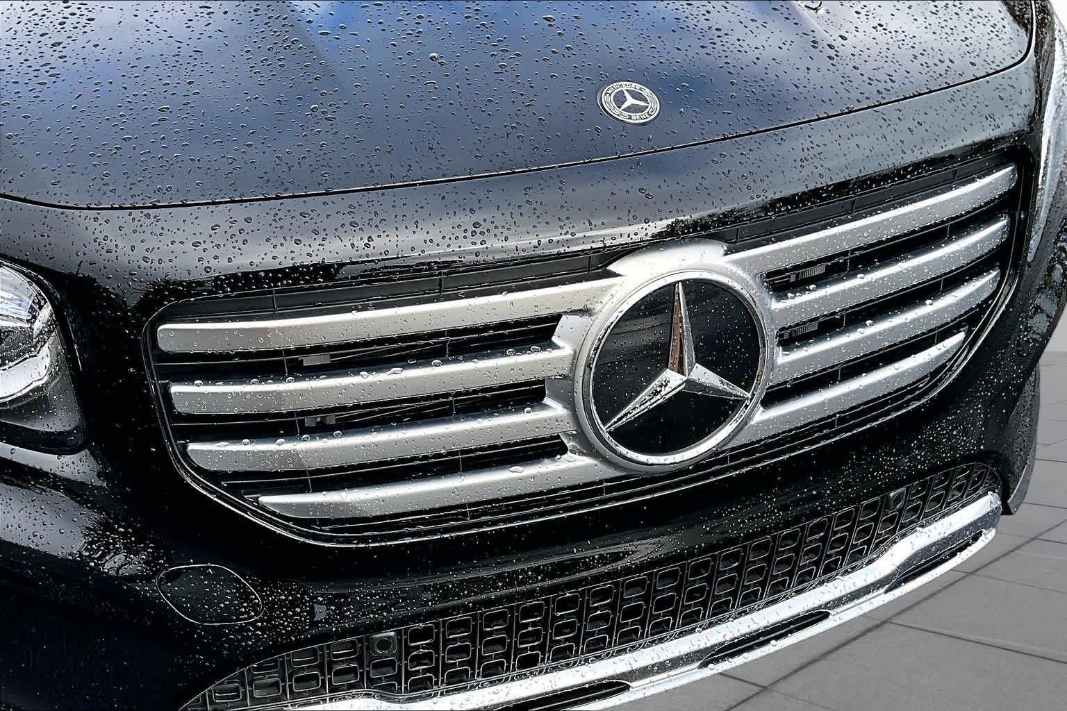 Used 2025 Night Black Mercedes-Benz GLB 250 image 29