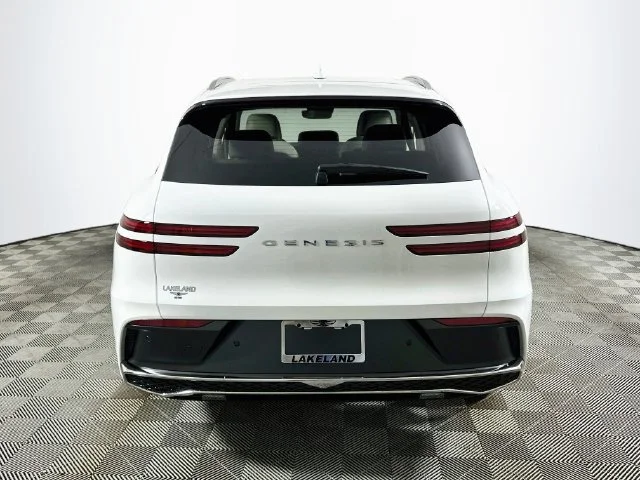 New 2027 White Genesis 2.5T Select image 5