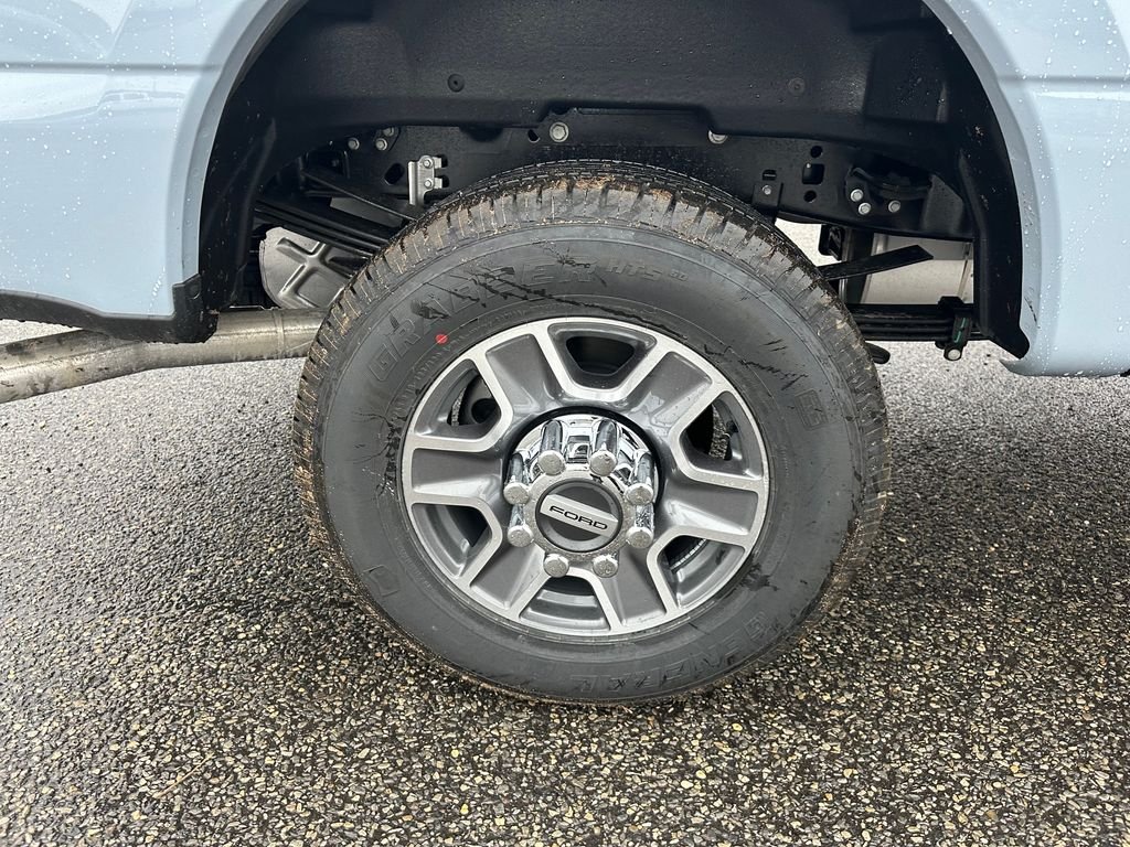 New 2026 Glacier Gray Metallic Tri-Coat Ford F-350® Lariat® image 7