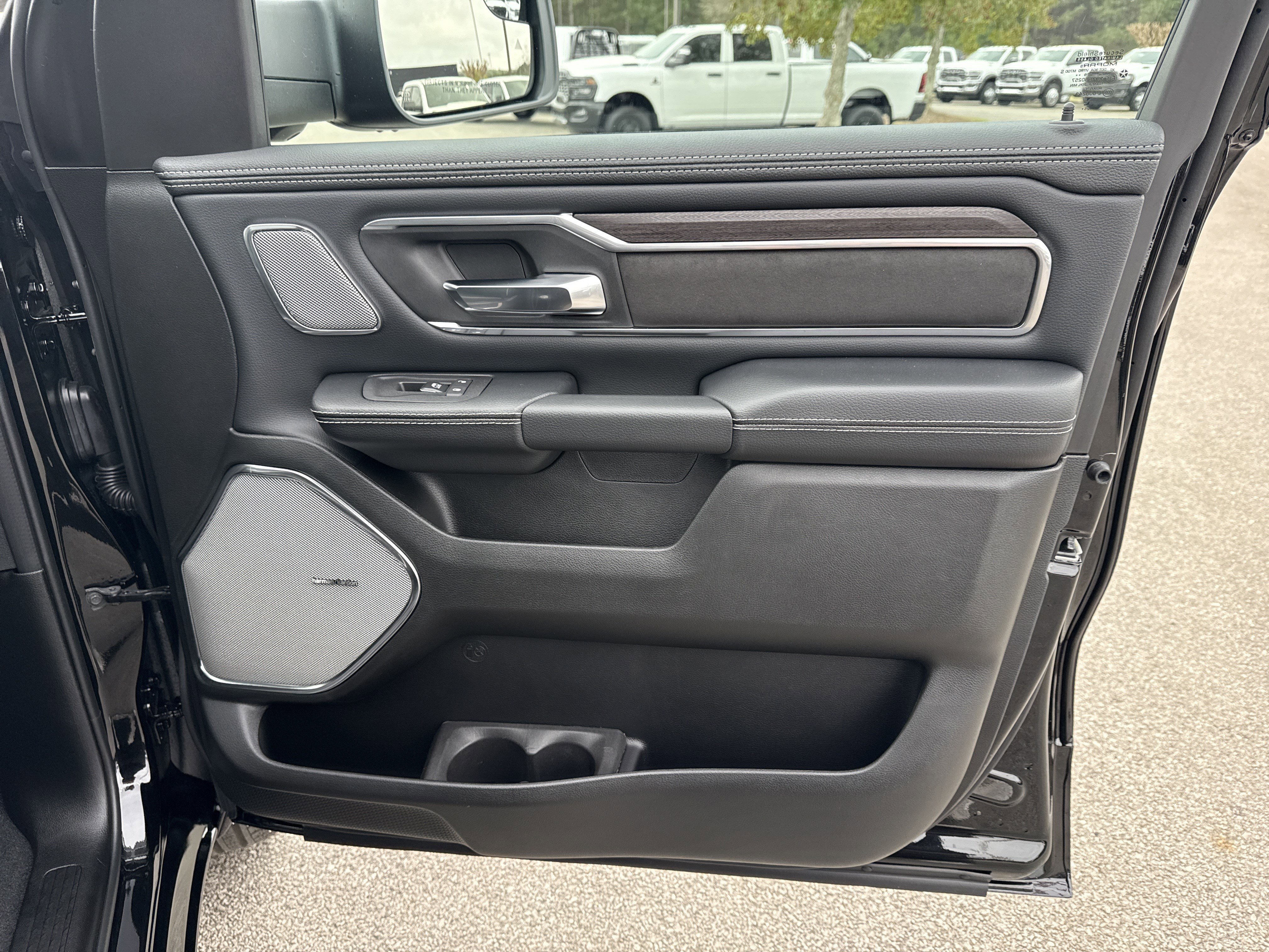 New 2026 Diamond Black Crystal Pearl-Coat Exterior Paint RAM Laramie image 16