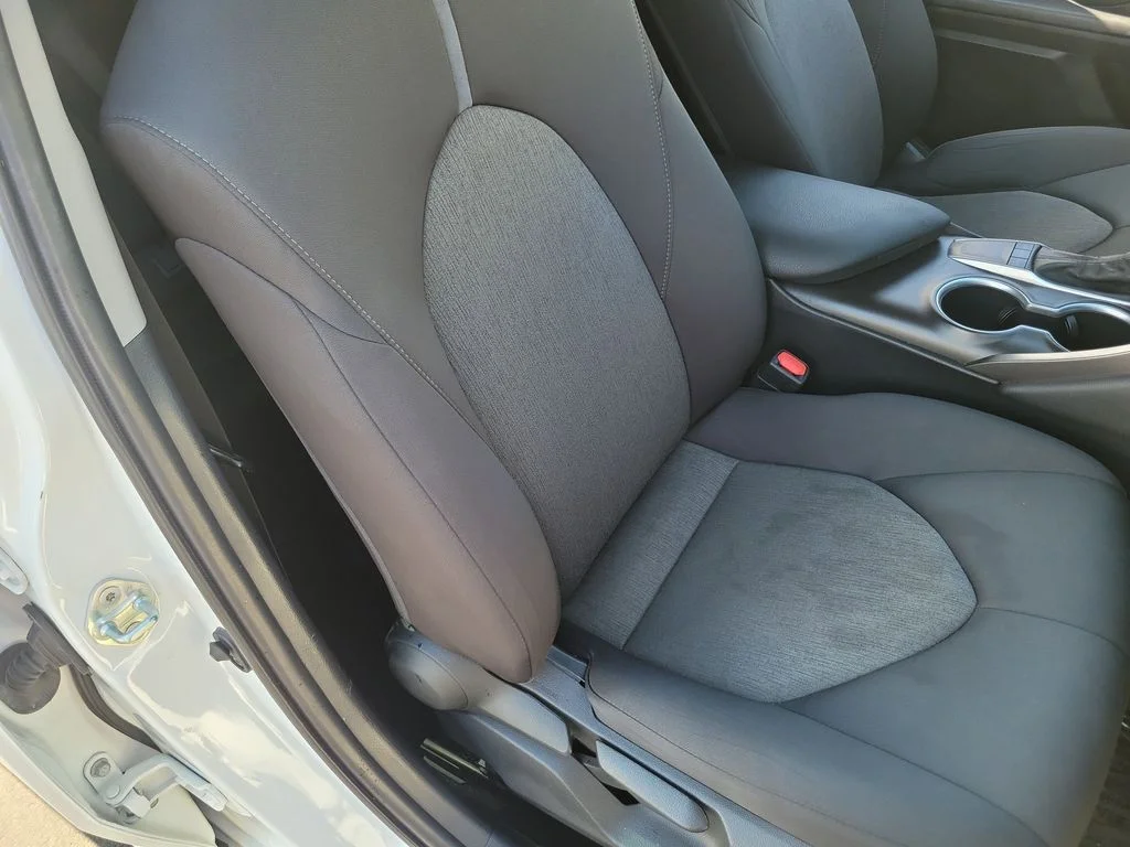 Used 2022 White Toyota LE image 19
