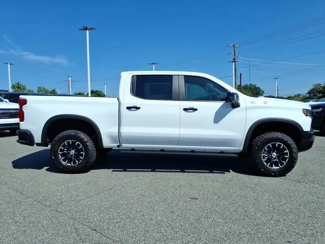 New 2026 Summit White Chevrolet ZR2 image 30