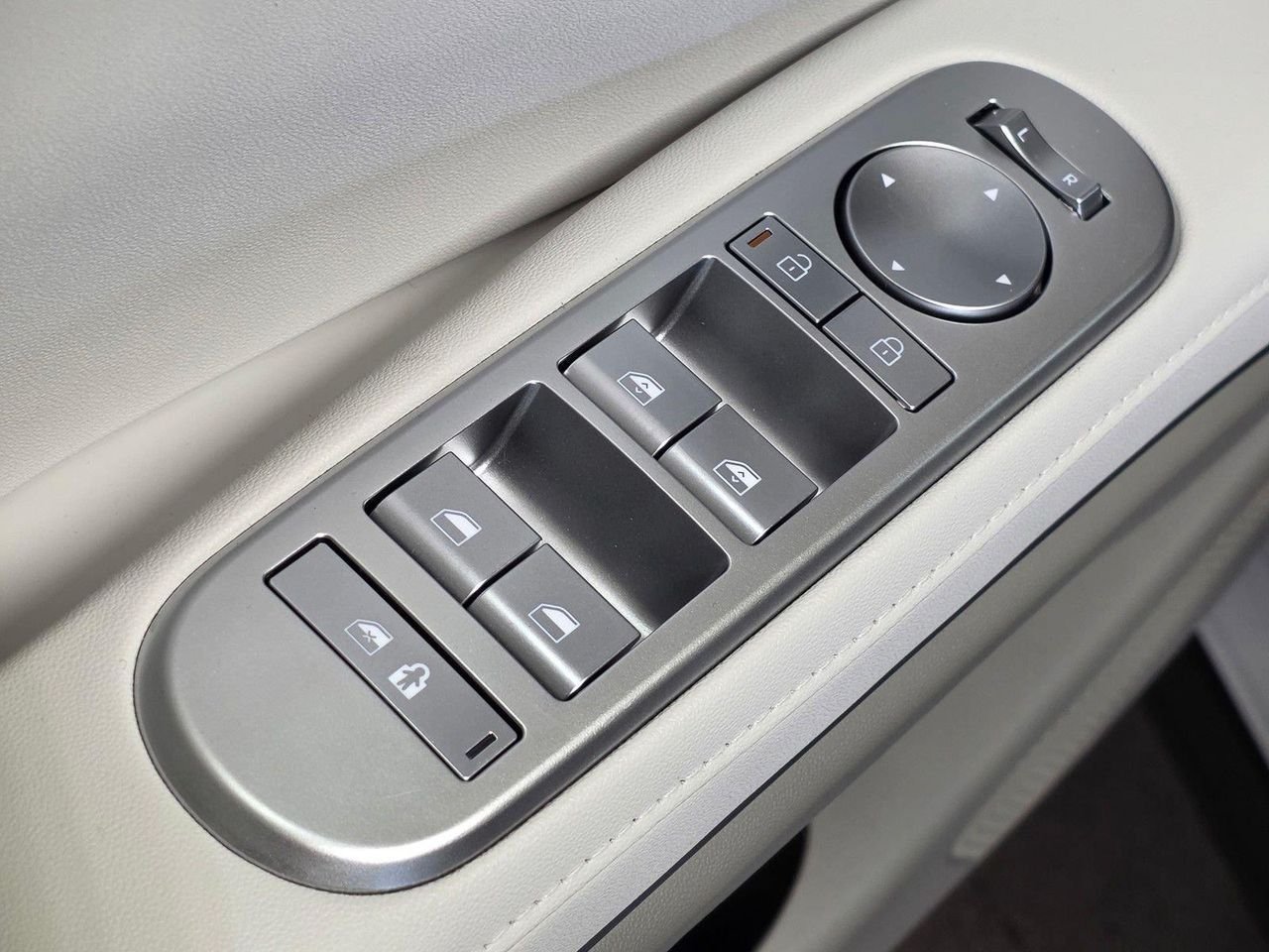 New 2026 Creamy White Pearl Hyundai SEL AWD image 22