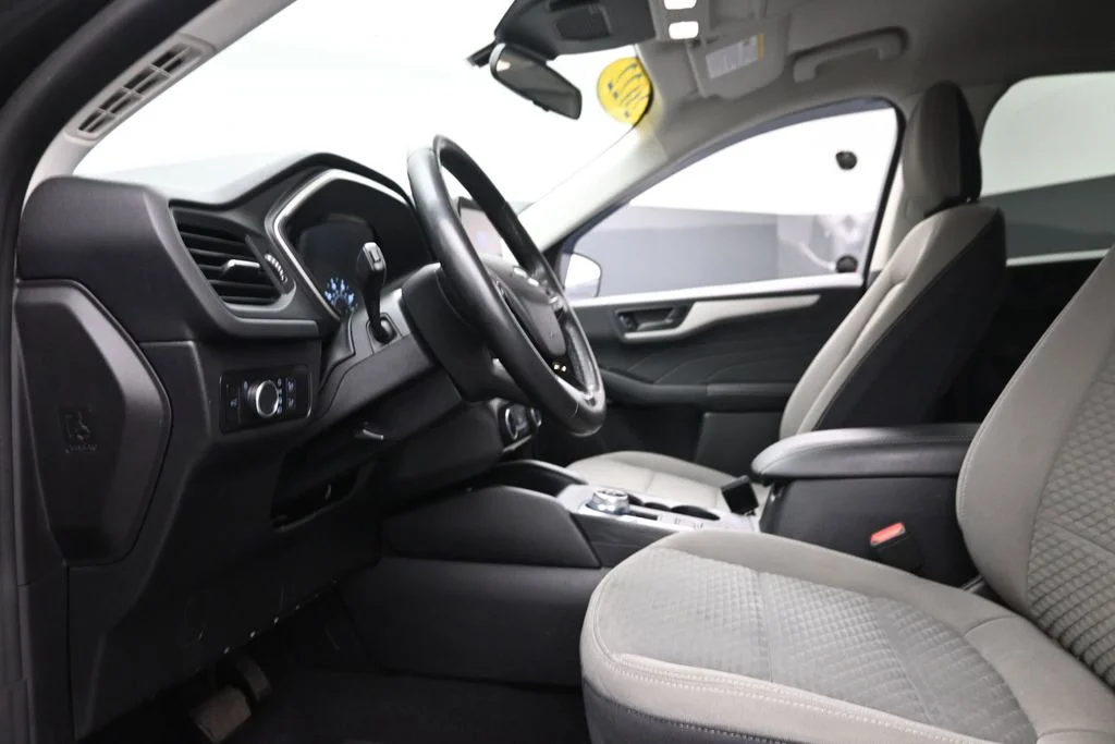 Used 2022 Black Ford SE image 17