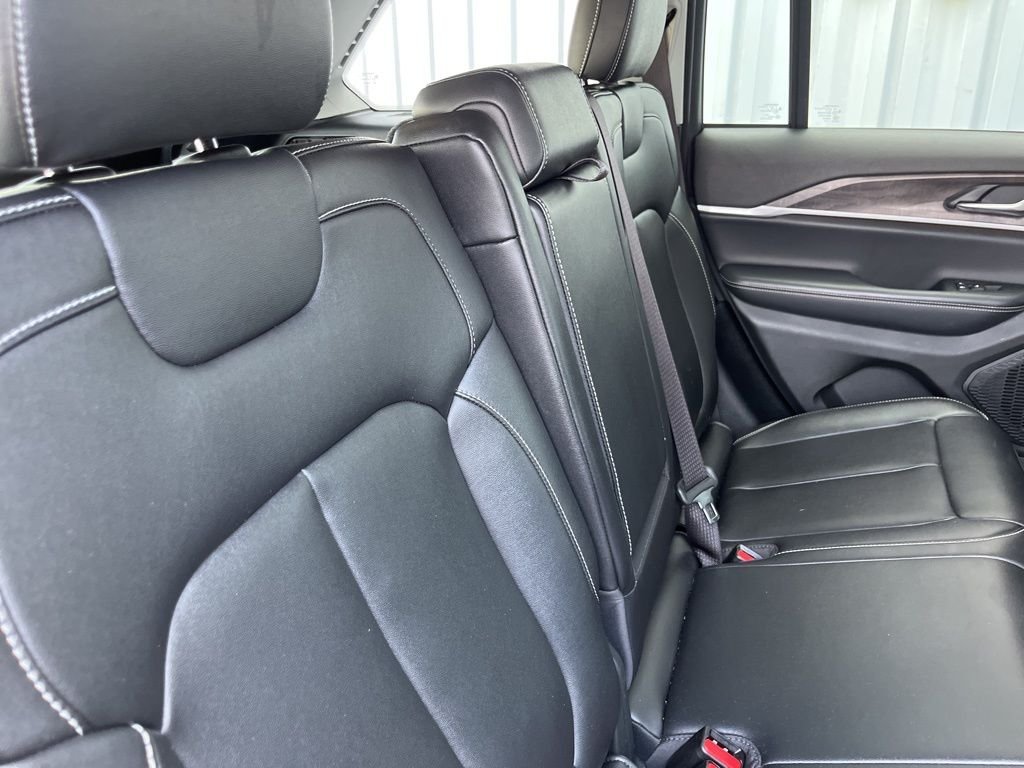 Used 2023 Velvet Jeep Limited image 44