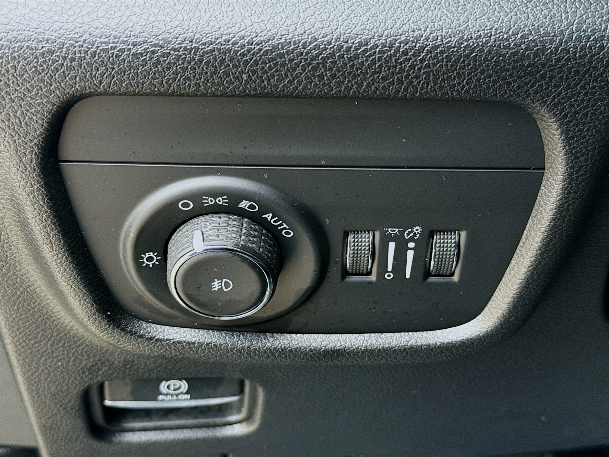 Used 2023 Rocky Mountain Pearlcoat Jeep Limited image 16
