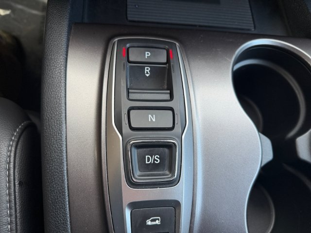 Used 2023 White Honda EX-L image 22