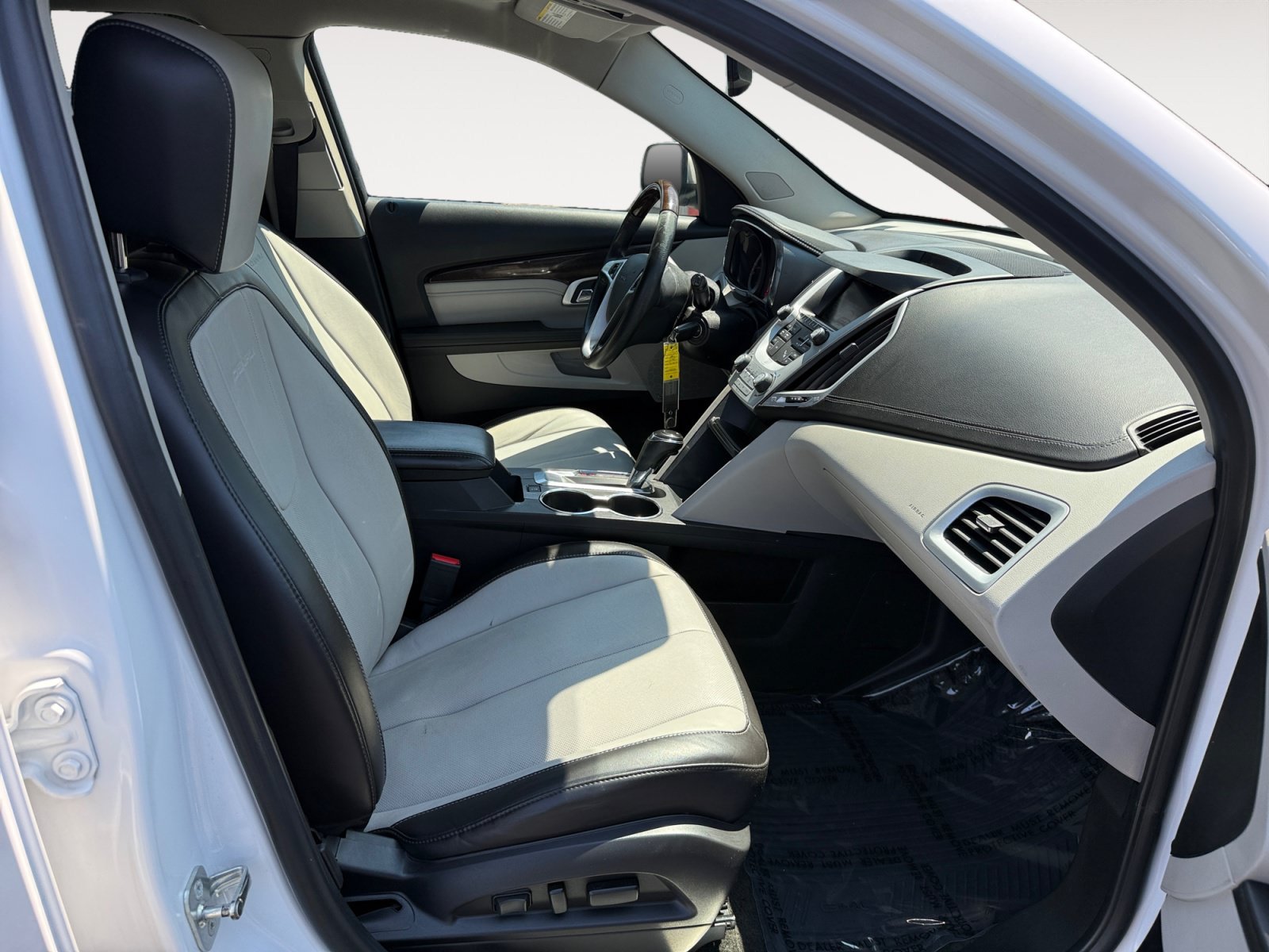Used 2016 White Frost GMC Denali image 19