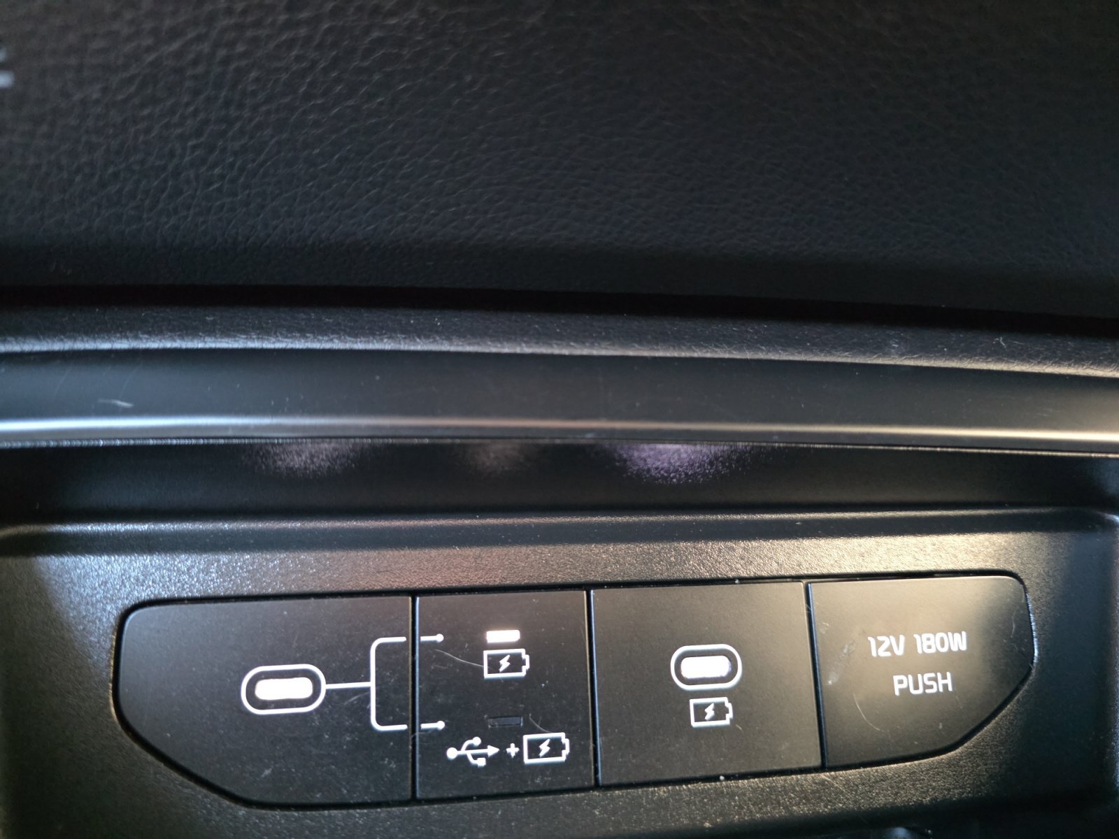 Certified Used 2025 Snow White Pearl Kia LXS image 19