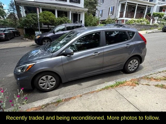Used 2017 Gray Hyundai SE image 4
