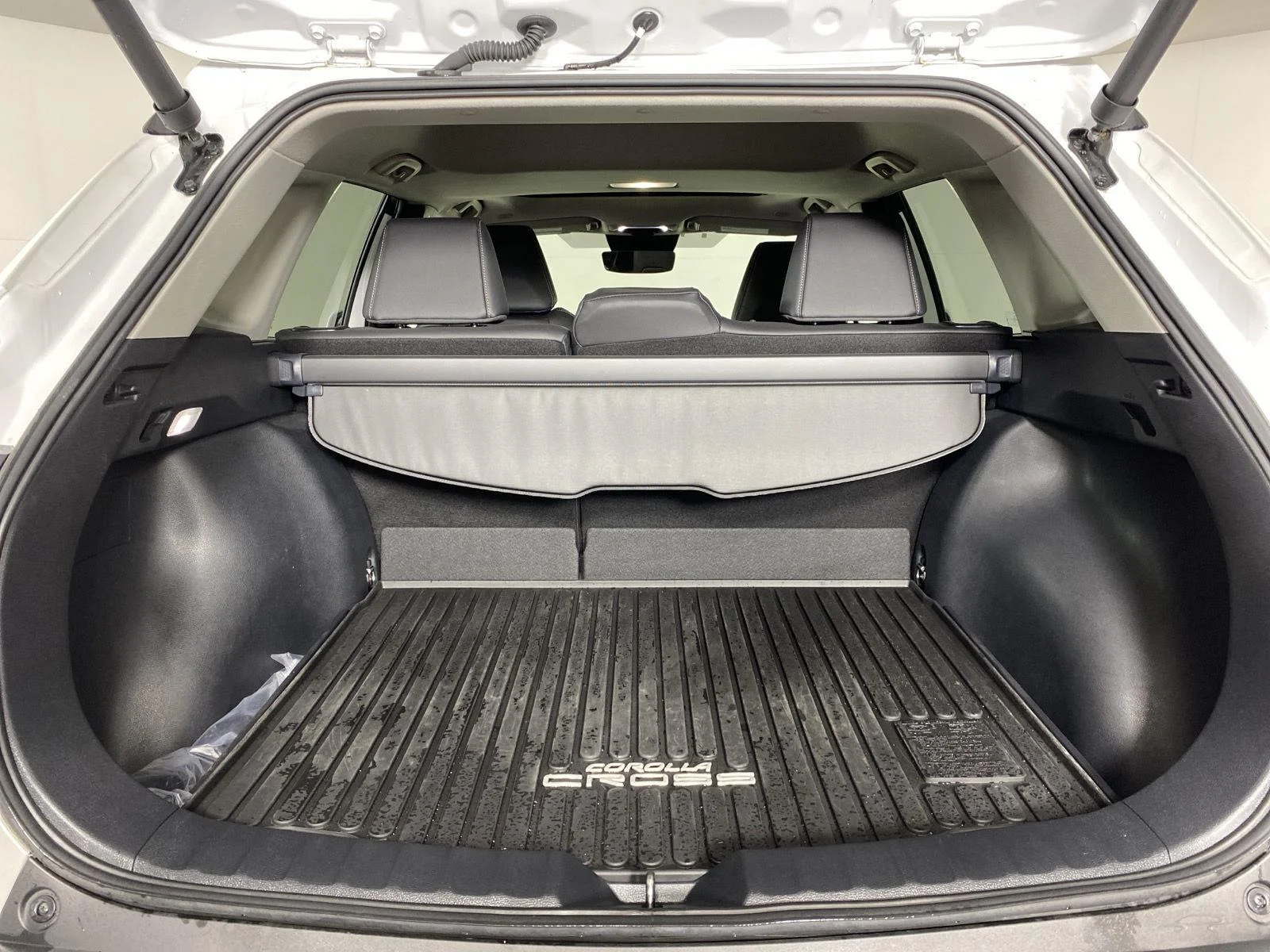 Used 2024 Wh Toyota XLE image 26