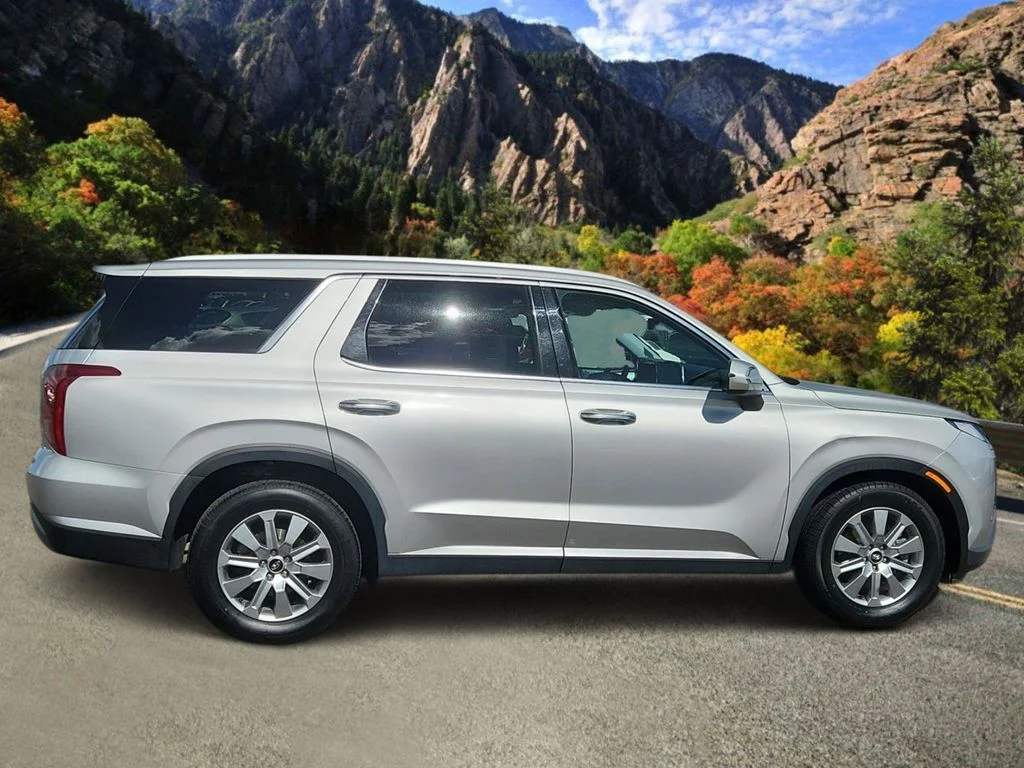Used 2025 Silver Hyundai SEL image 2