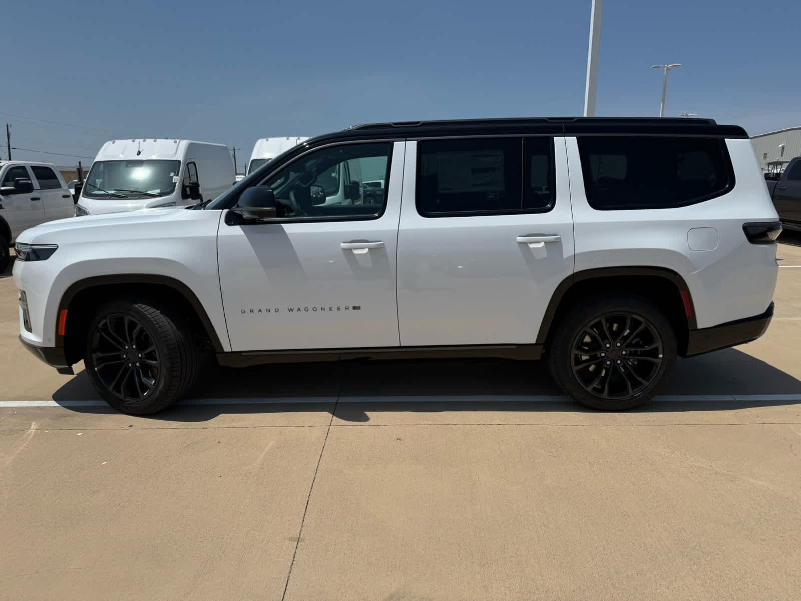 New 2026 Bright White Clear-Coat Exterior Paint Jeep Summit Obsidian image 9