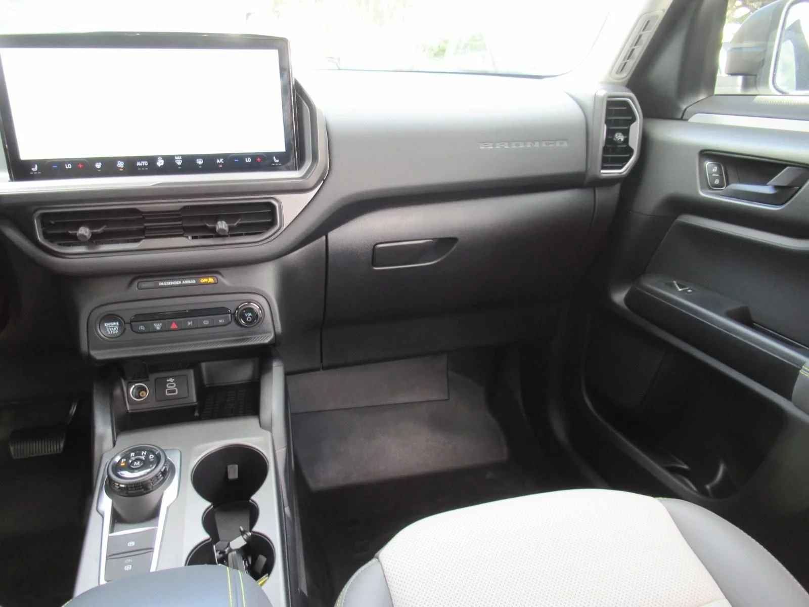 Used 2025 White Ford Badlands image 14