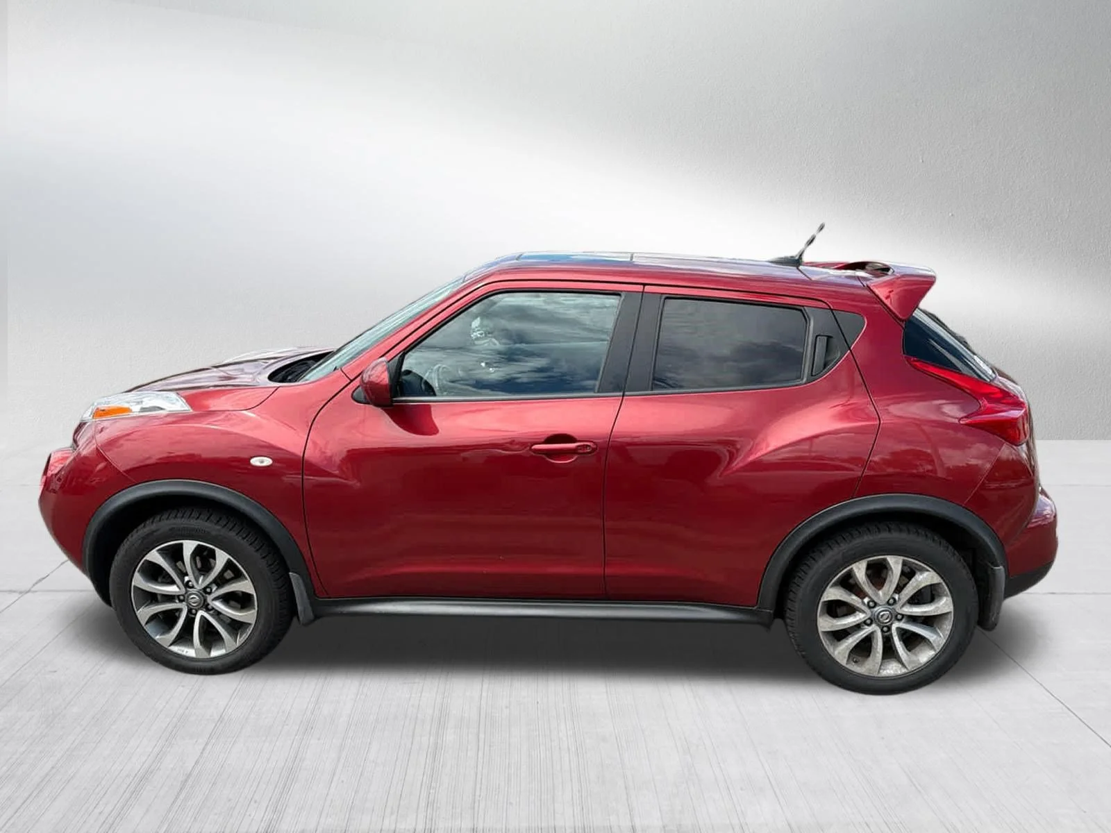 Used 2013 Cayenne Red Nissan SL image 8
