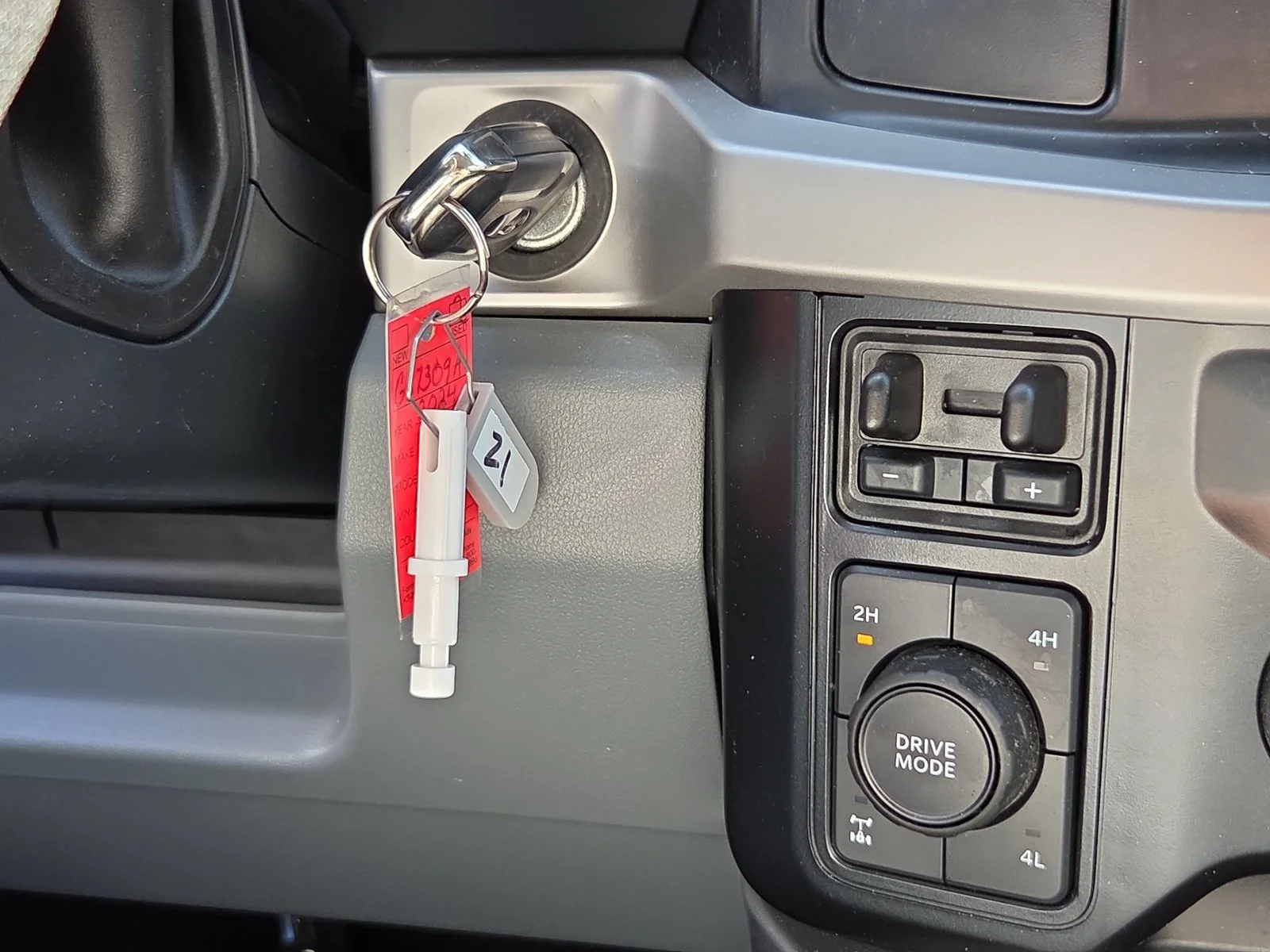 Used 2024 Silver Ford XLT image 16