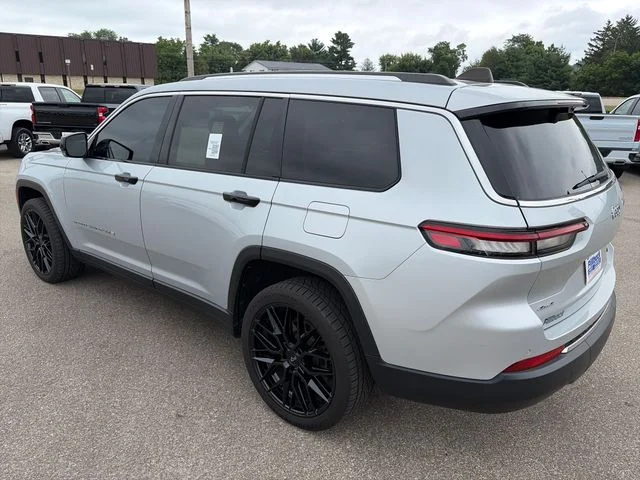 Used 2024 Silver Zynith Jeep Limited image 5