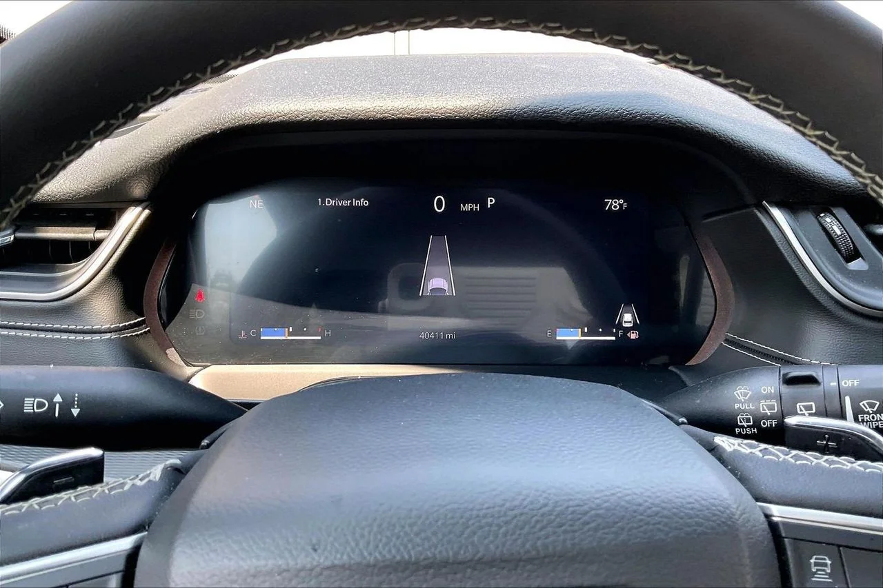 Used 2023 Gray Jeep Altitude X image 10