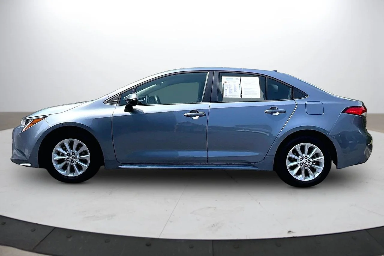 Certified Used 2021  Toyota LE image 5