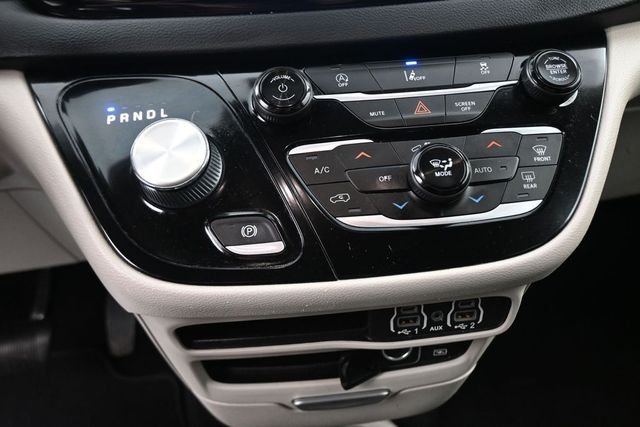 Used 2022 White Chrysler Touring L image 30