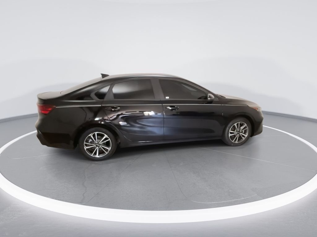 Used 2023 Black Kia LXS image 2