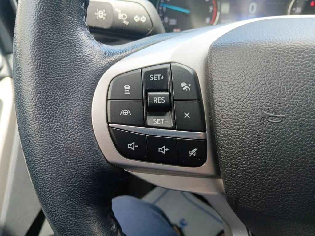 Used 2022 Iconic Silver Metallic Ford Limited image 19