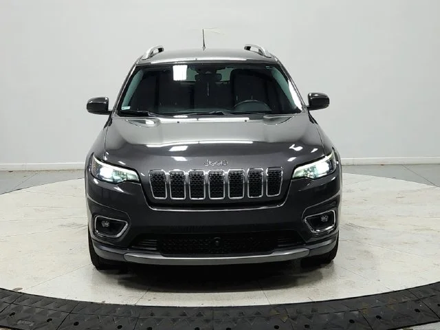 Used 2019 Gray Jeep Limited image 3
