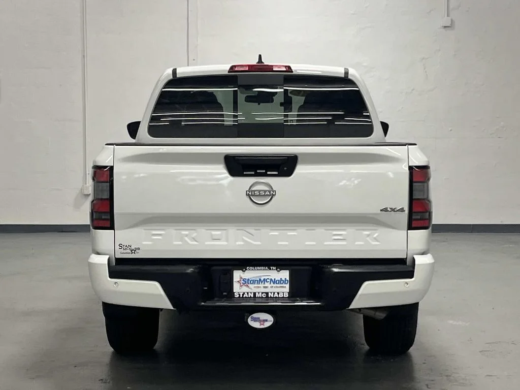 Used 2025 Glacier White Nissan SV CREW CAB 4X4 3.8L V6 1 Owner image 7