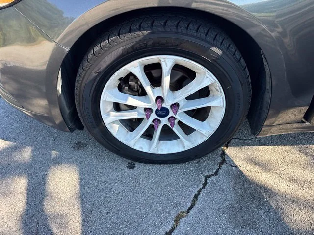 Used 2019 Gray Ford SE image 16