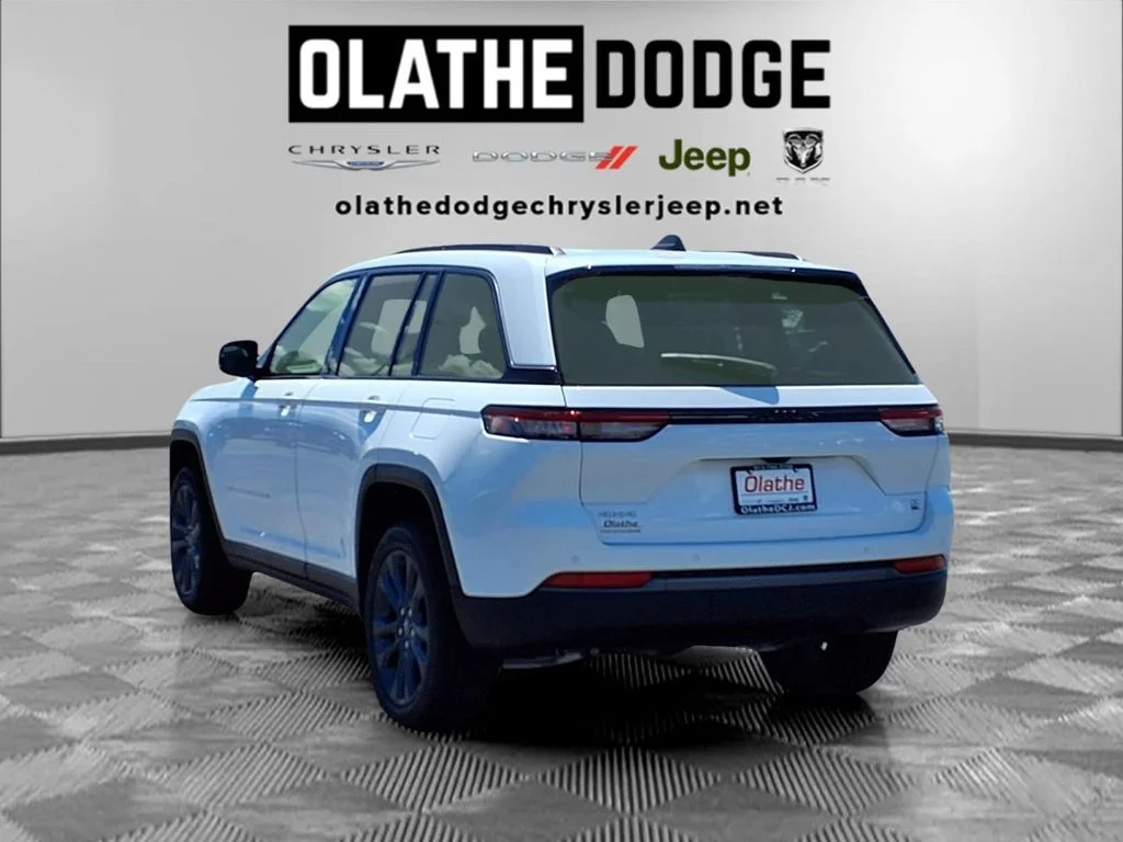 New 2026 Bright White Clear-Coat Exterior Paint Jeep  image 3