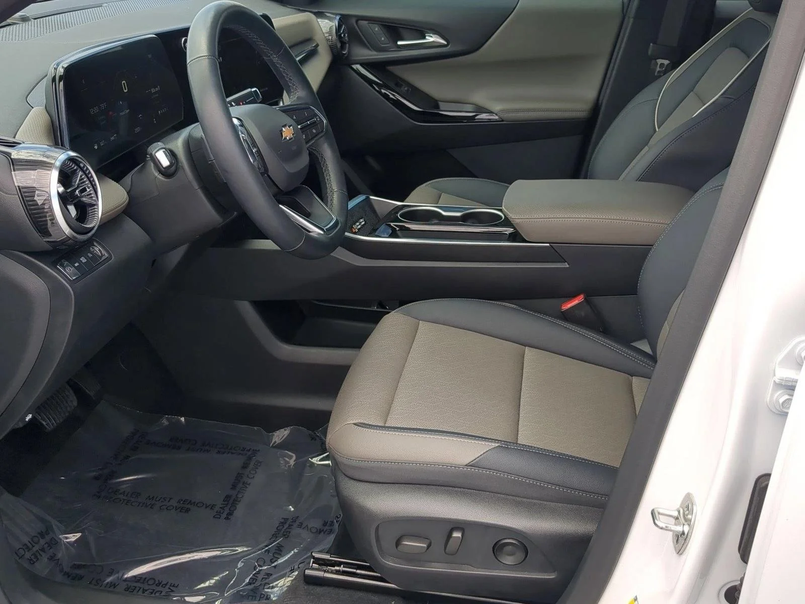 Used 2025 Summit White Chevrolet AWD LT image 16