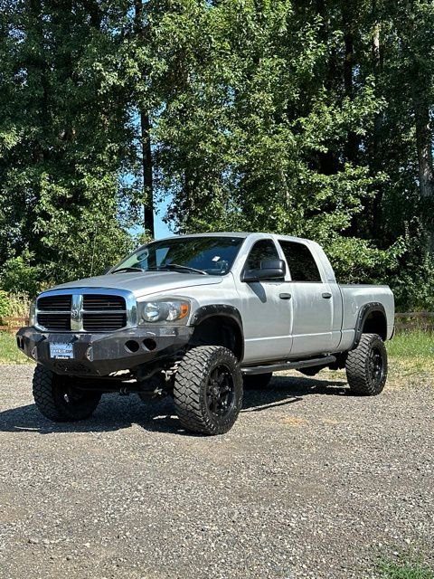 Used 2006 Bright Silver Metallic Dodge SLT image 4