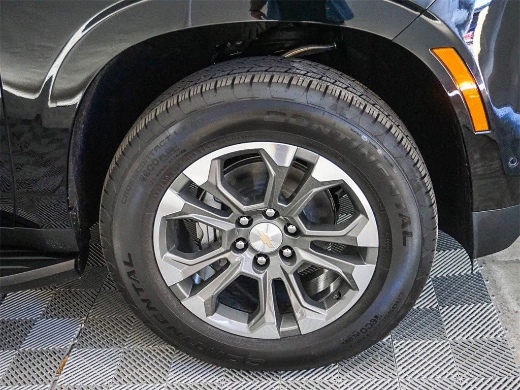 2026 Chevrolet Suburban LS - Photo 11