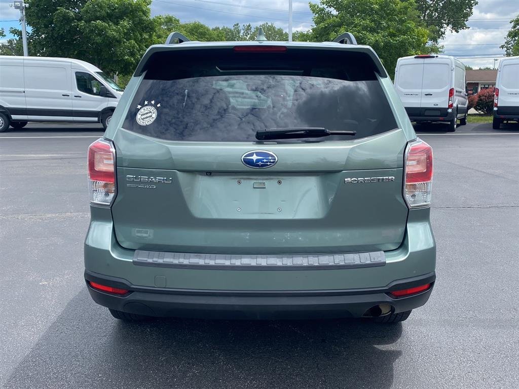 Used 2018 Jasmine Green Metallic Subaru Premium image 10