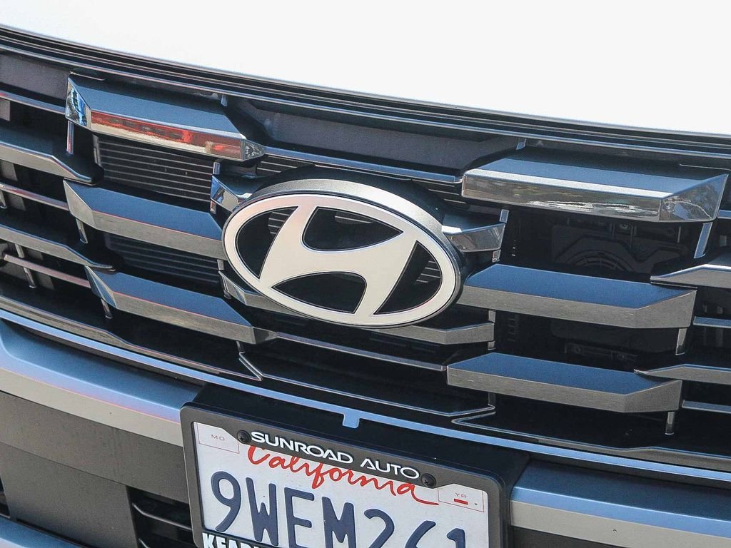 Used 2025 Silver Hyundai SEL Convenience image 5