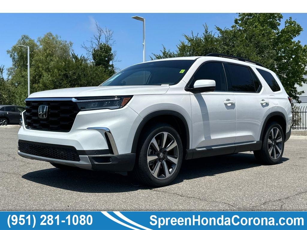 2025 Honda Pilot Touring AWD's photo