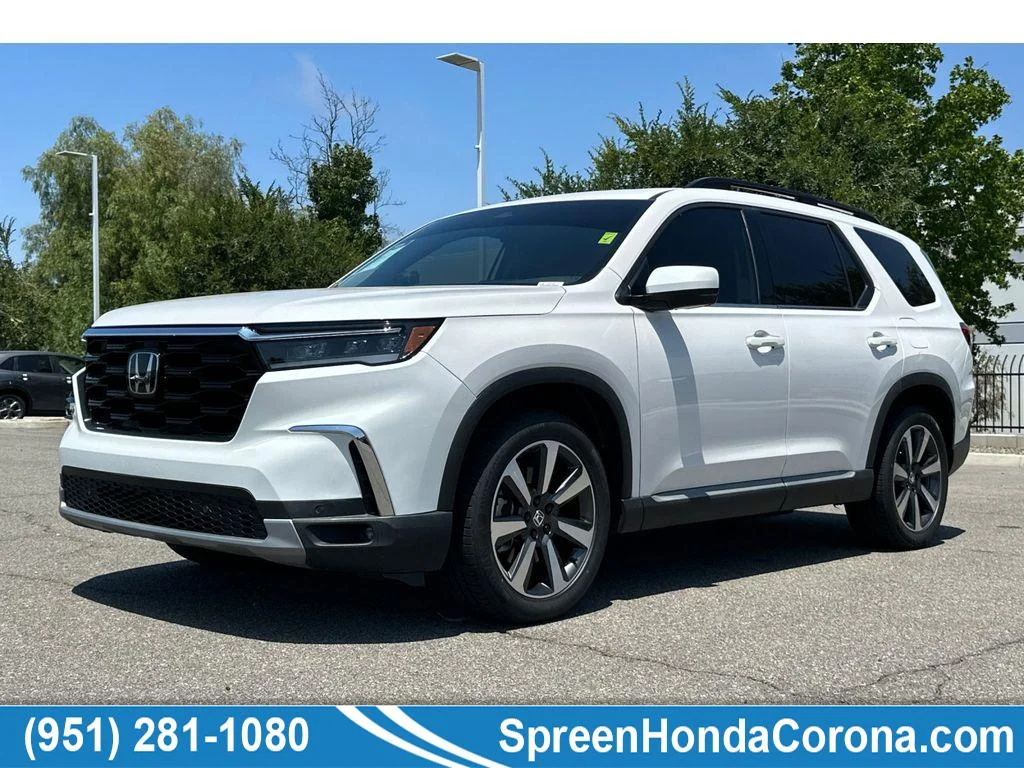 2025 Honda Pilot Touring AWD's photo